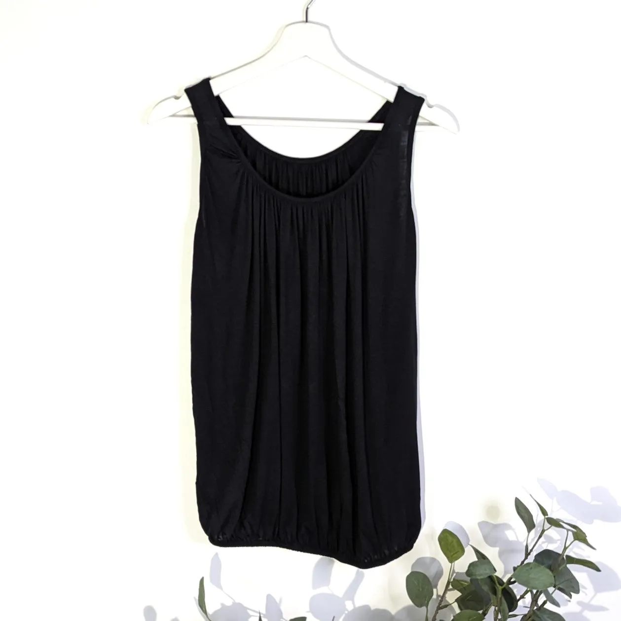 Basic vest top with elasticated hem (M)