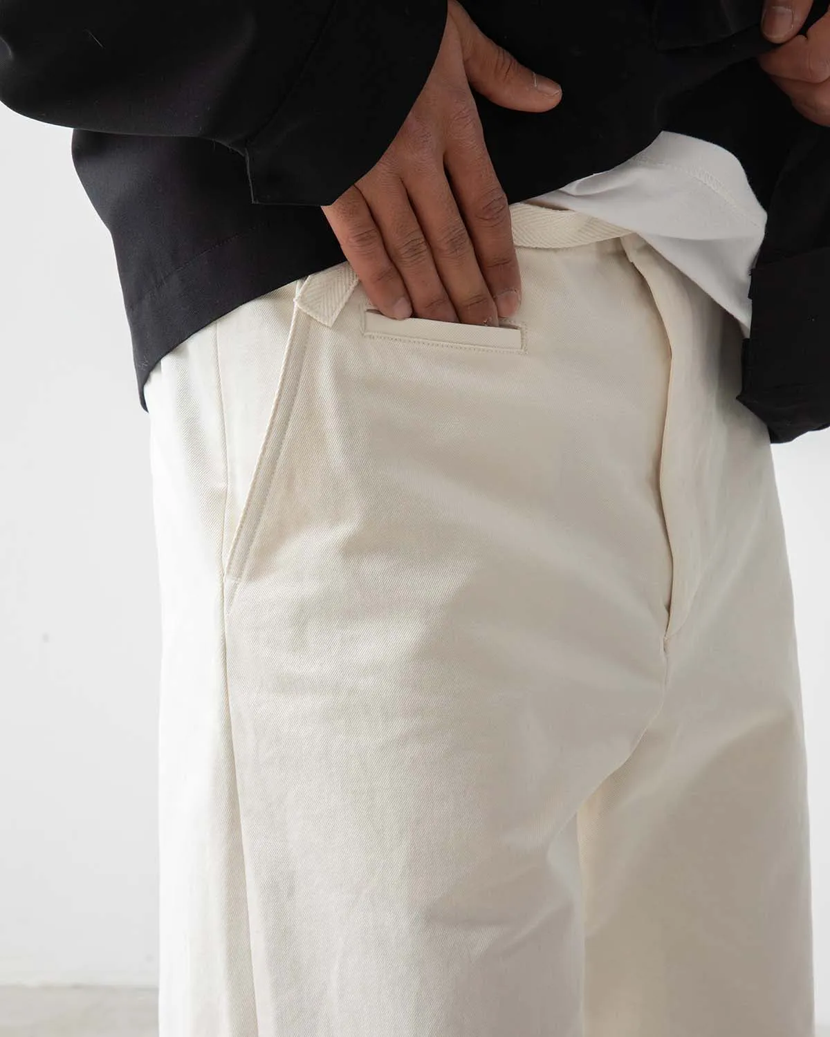 WASHED FINX CHINO BELTED PANTS
